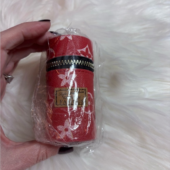 Red Floral Key & Coin Holder - Picture 2 of 5